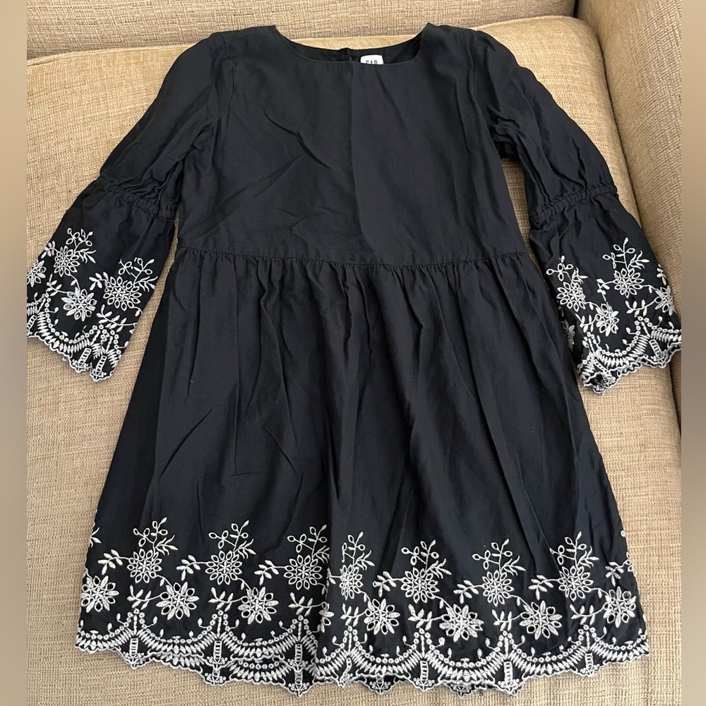 Beautiful GAP girl dress size 7, Grey, Smoke and Pet Free Home.